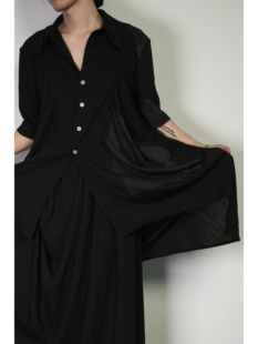 「 凌鸦ILNya 」廊_黑 凋离衬衫 印花中长款荡褶短袖衬衫