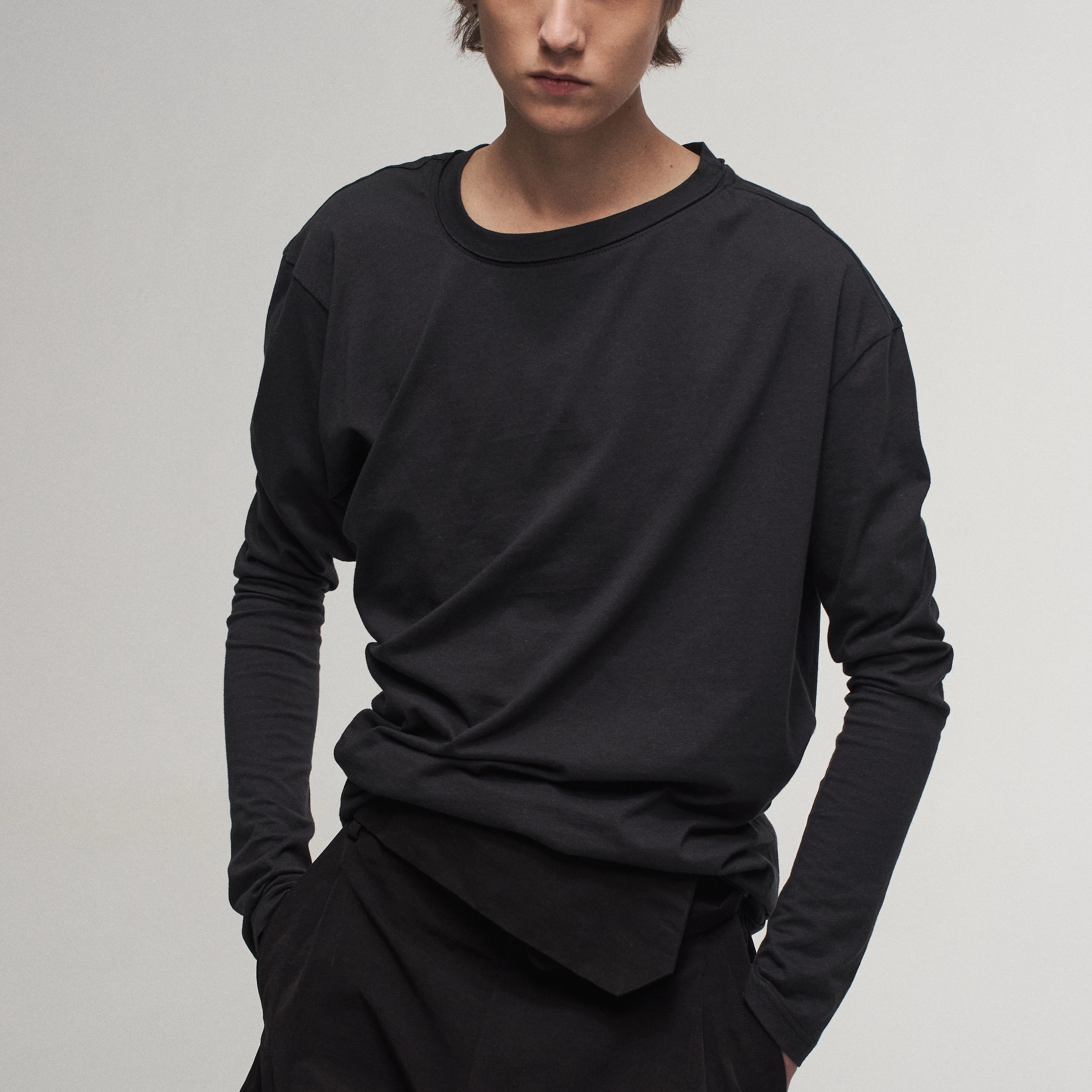 「 凌鸦ILNya 」差池_黑灰 歪领针织长袖 异形错位褶皱打底衫