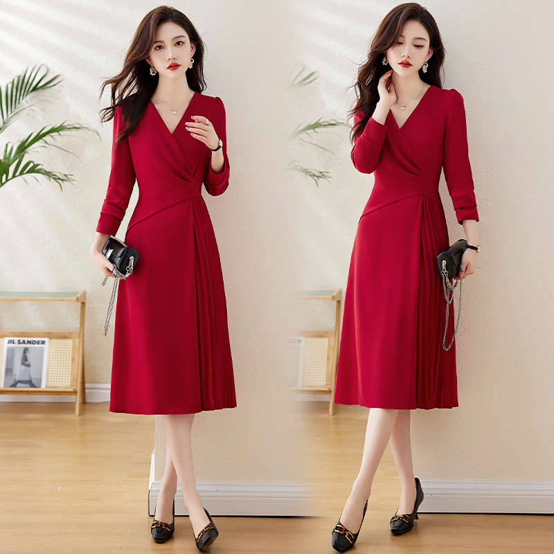 8238高级感红色连衣裙女春秋新款小个子气质洋气修身早秋长袖裙子
