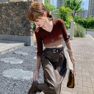 又a又飒渐变色毛衣女小香风pu皮半身裙两件套2C1666039P140K208