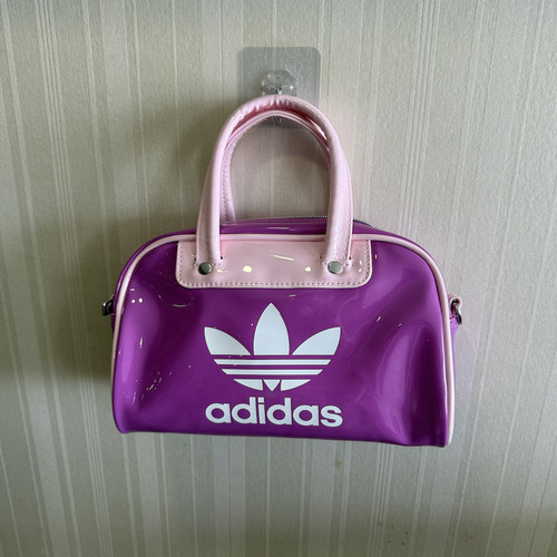 潮包背 现货 Adidas 三叶草女子运动休闲手拎包 单肩包 IX7500