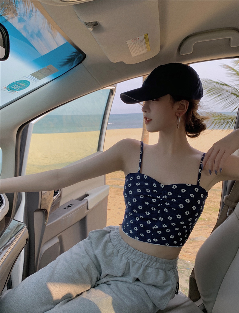 Real photos of floral pieces wearing Suspenders for women's summer new style foreign style slim fitting short style with vest