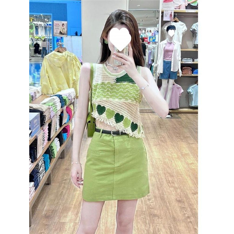 多巴胺穿搭一整套夏季欧货漂亮时尚绿色无袖上衣半身裙两件套
