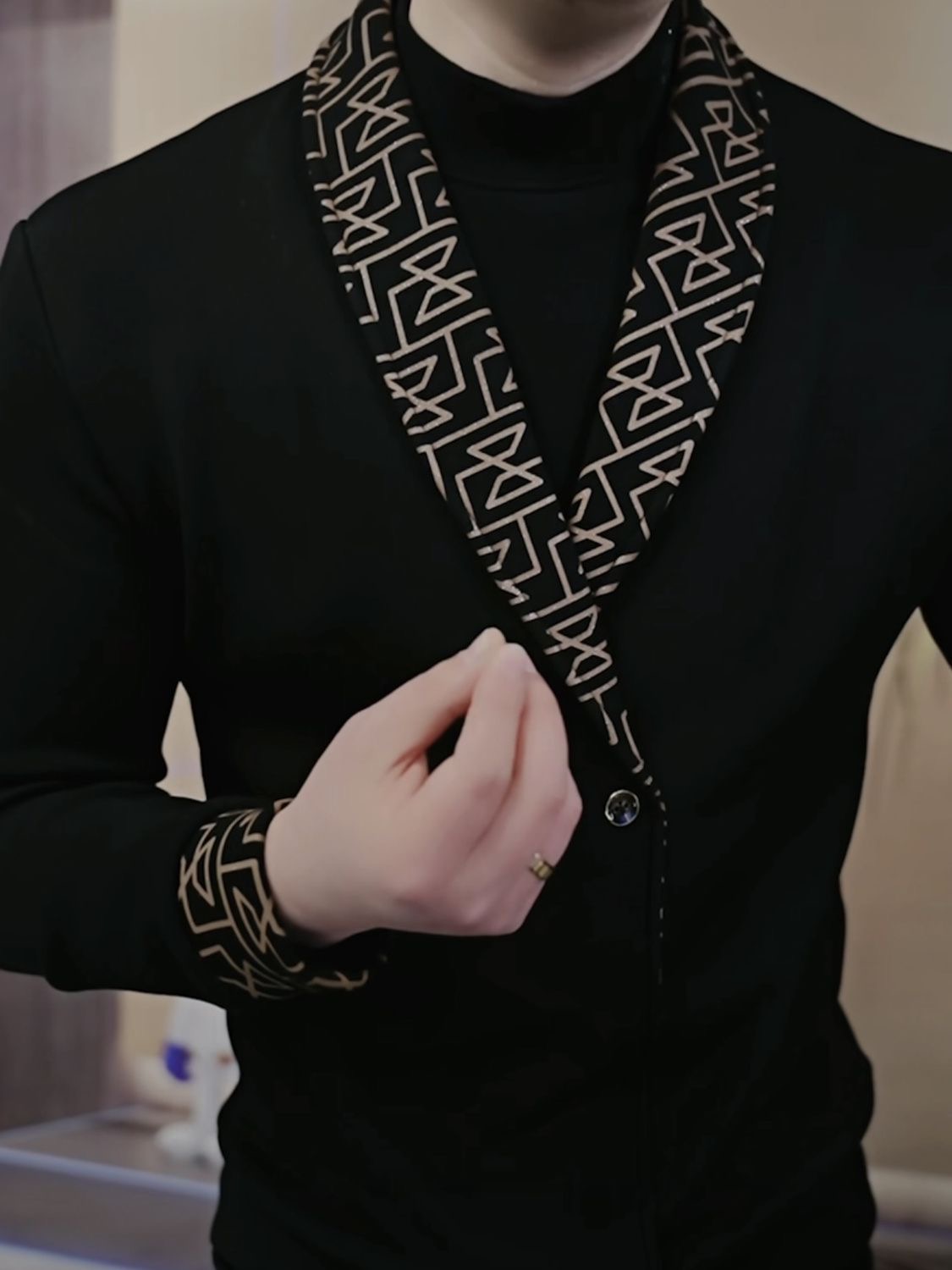 欧货年度新款西装型假两件卫衣男深V高领雅痞轻奢质叠穿男士长袖