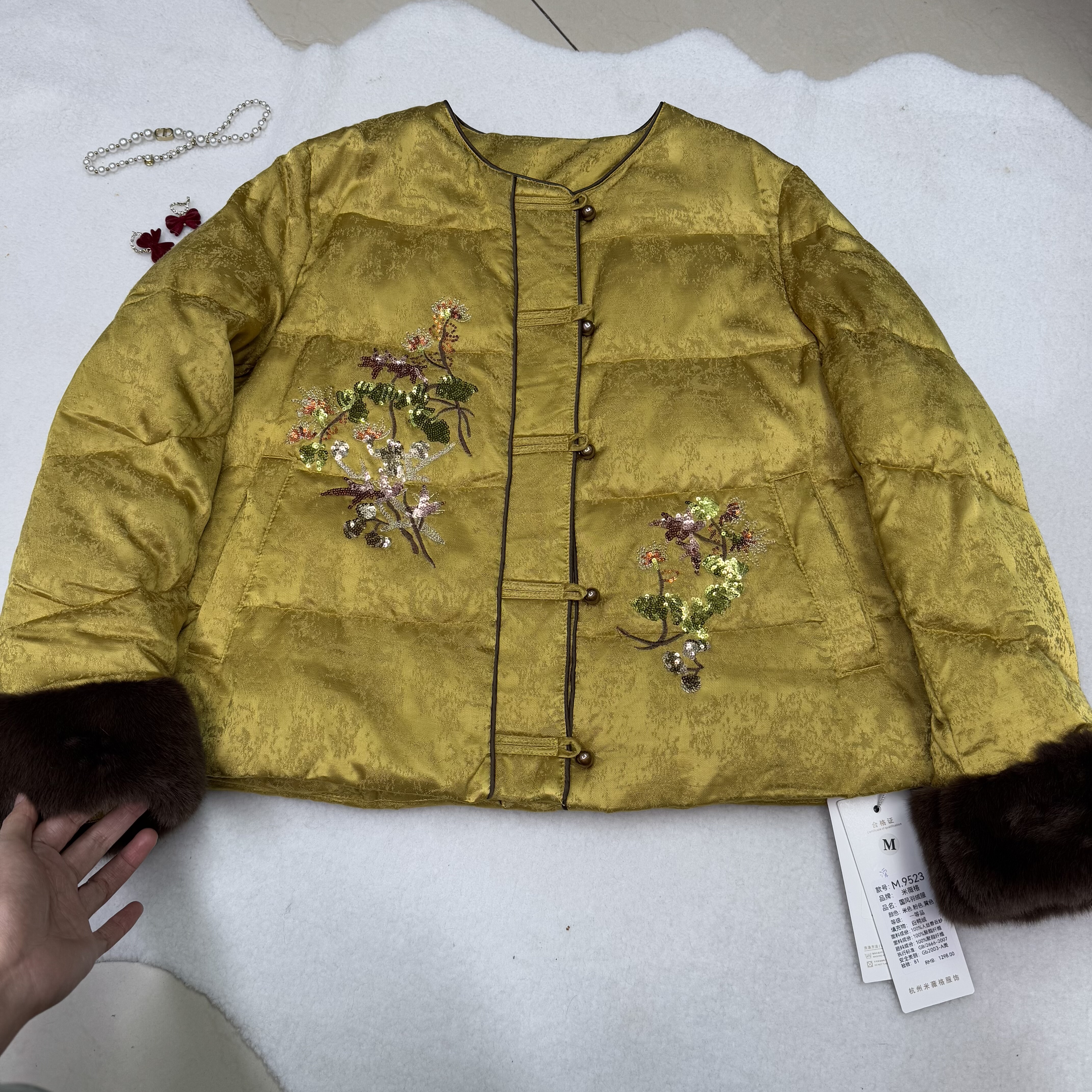 2025冬新中式国风盘扣重工彩色亮片绣花羽绒服女水貂毛拼接上衣女