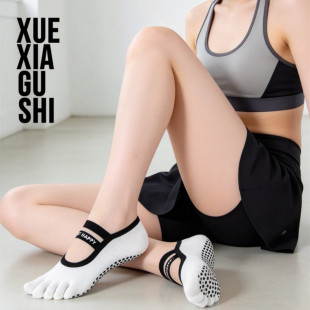【时尚字母女瑜伽袜】靴下故事 专业五指防滑运动袜女~進口机织
