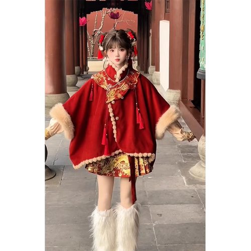 新年战袍过年穿搭冬款国风套装外套云肩马面裙汉服斗篷红色拜年服