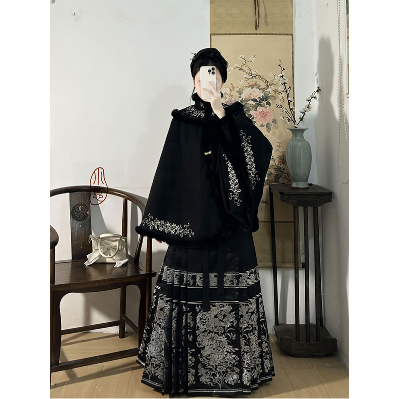 宋制汉元素改良连衣裙秋冬女新中式国风马面裙斗篷上衣汉服套装厚