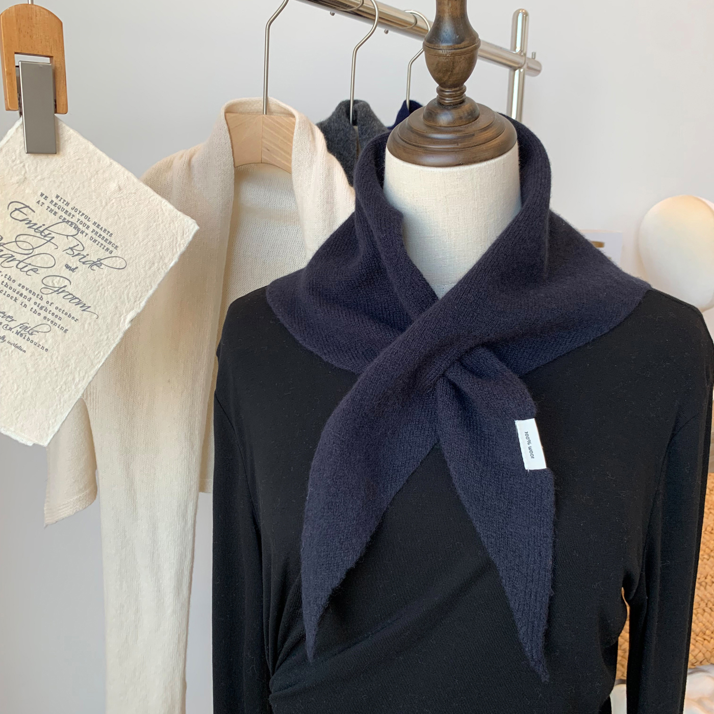 高品质全羊毛针织小三角巾女秋季新款保暖护颈交叉围巾外搭女头巾