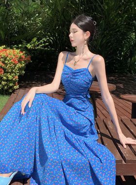 碎花蓝色吊带连衣裙女夏蝴蝶结露背高腰显瘦辣妹长裙海边拍照衣服