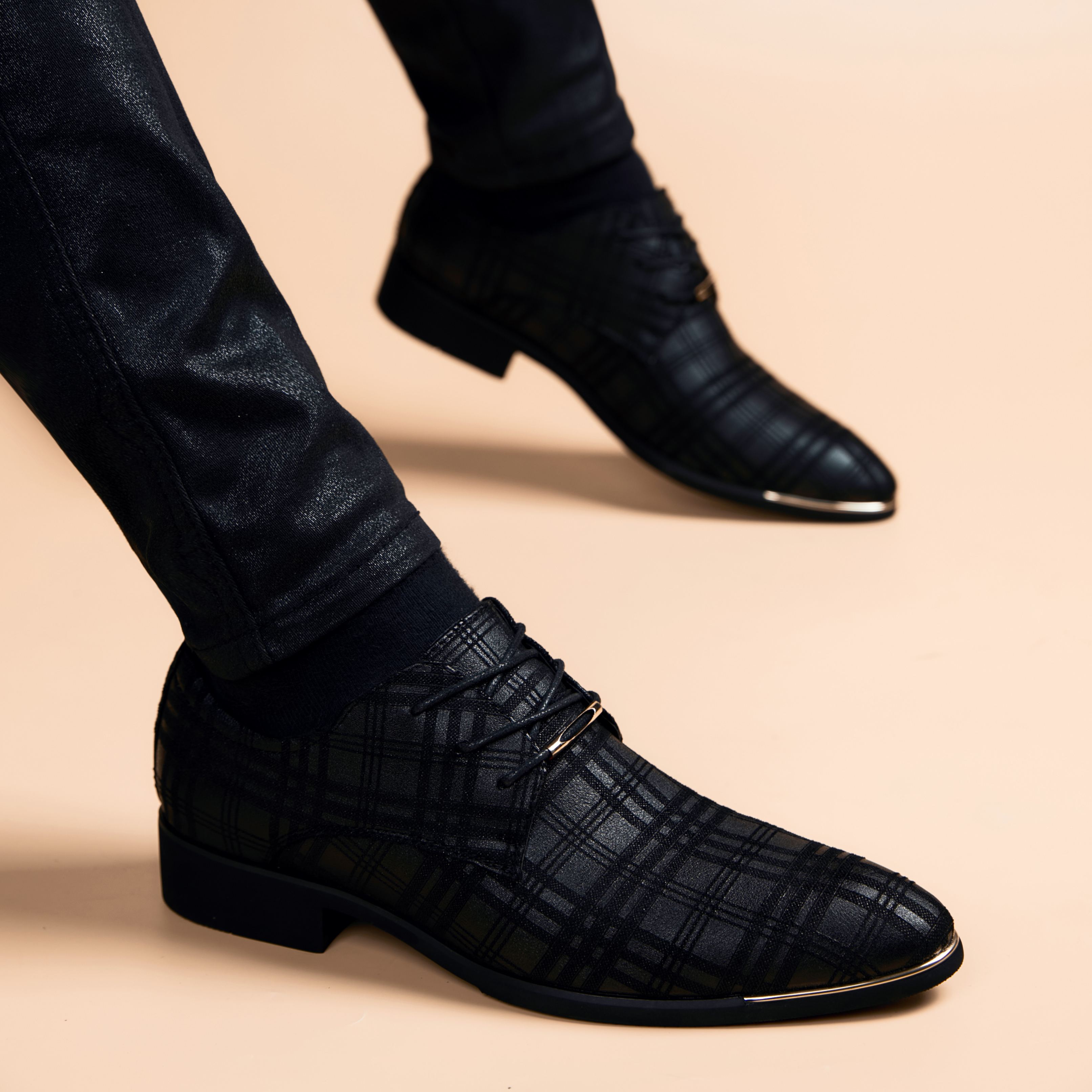 休闲风内增高青年尖头正装皮鞋