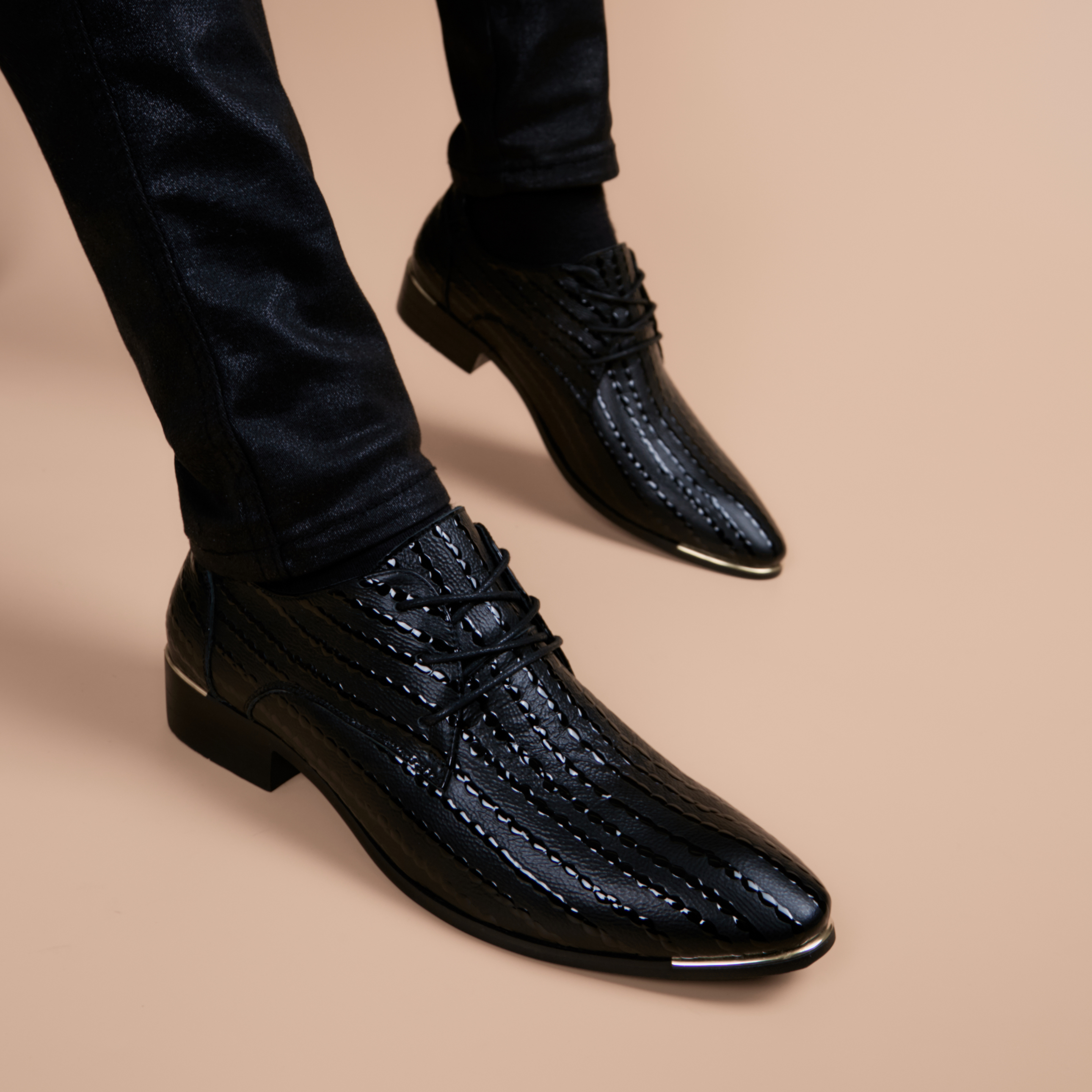 男士商务皮鞋男韩版休闲尖头黑色内增高真皮正装潮流中跟男鞋牛皮