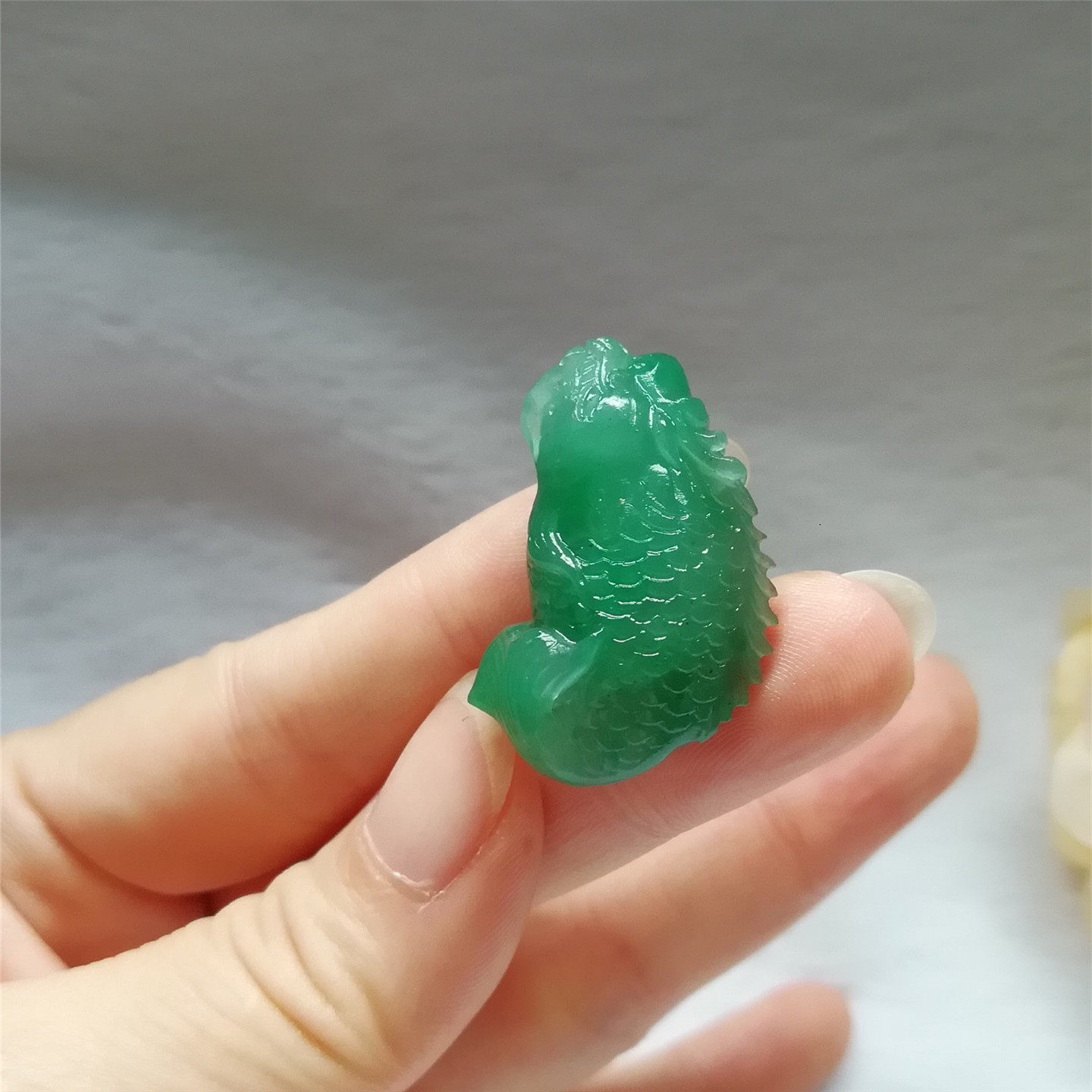 天然独龙玉精雕龙鱼吊坠