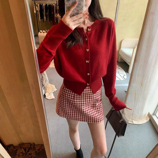 新年红色浣熊绒针织开 衫女秋冬新年高级感小香风短款毛衣外套上