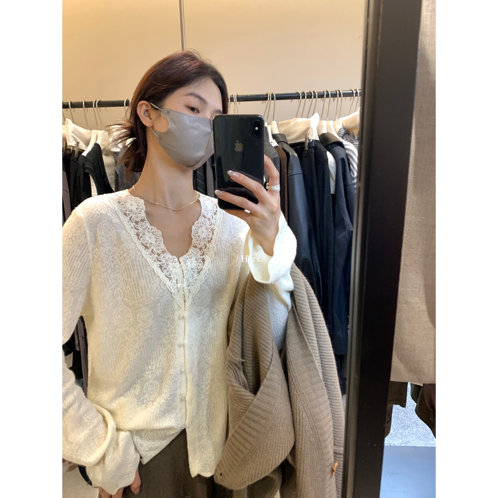 Ademe秋季新品简约气质小女人V领提花蕾丝拼接小衫女92439