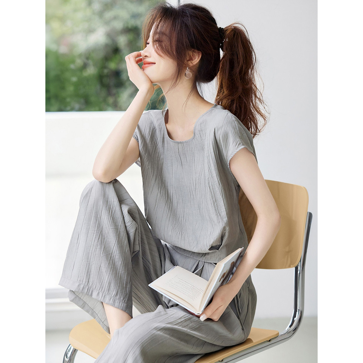 沫晗依美巴黎假日慵懒简约两件套2026夏季新款上衣阔腿裤时尚套装