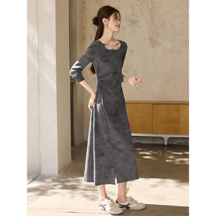 沫晗依美休闲U领炒色褶皱侧开叉连衣裙2春季显瘦设计感长袖裙子女
