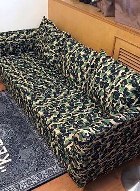 Two single sofas and one three-seater sofa.