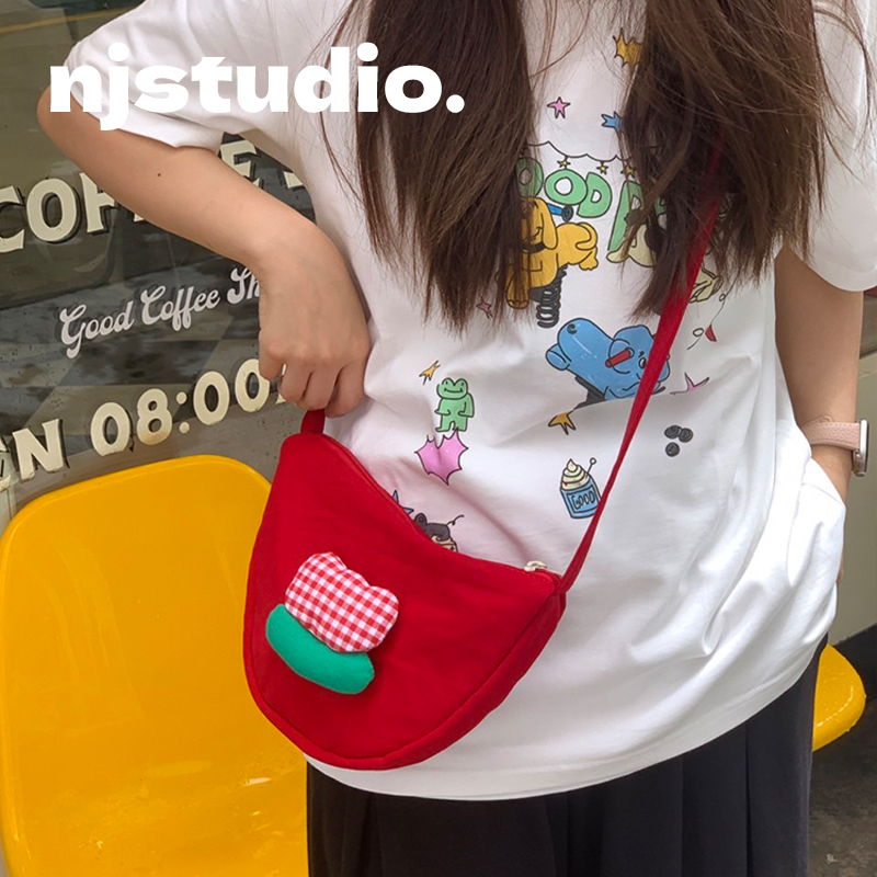 小众格子郁金香斜挎小包女红色外出遛弯马鞍包休闲轻便百搭手机包