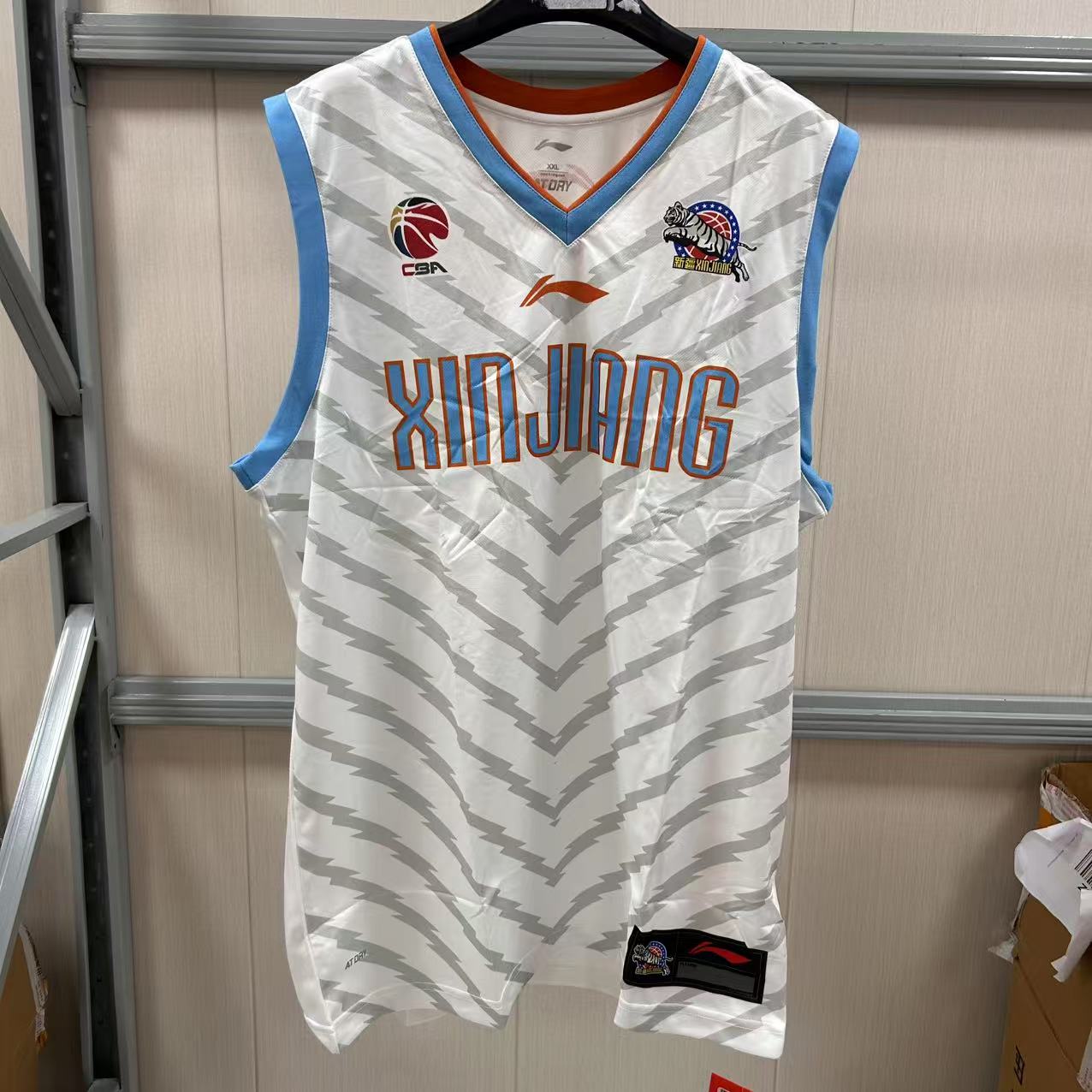 《购买前看详情B品》李宁男子CBA运动上衣宽松速干篮球服AAYK183