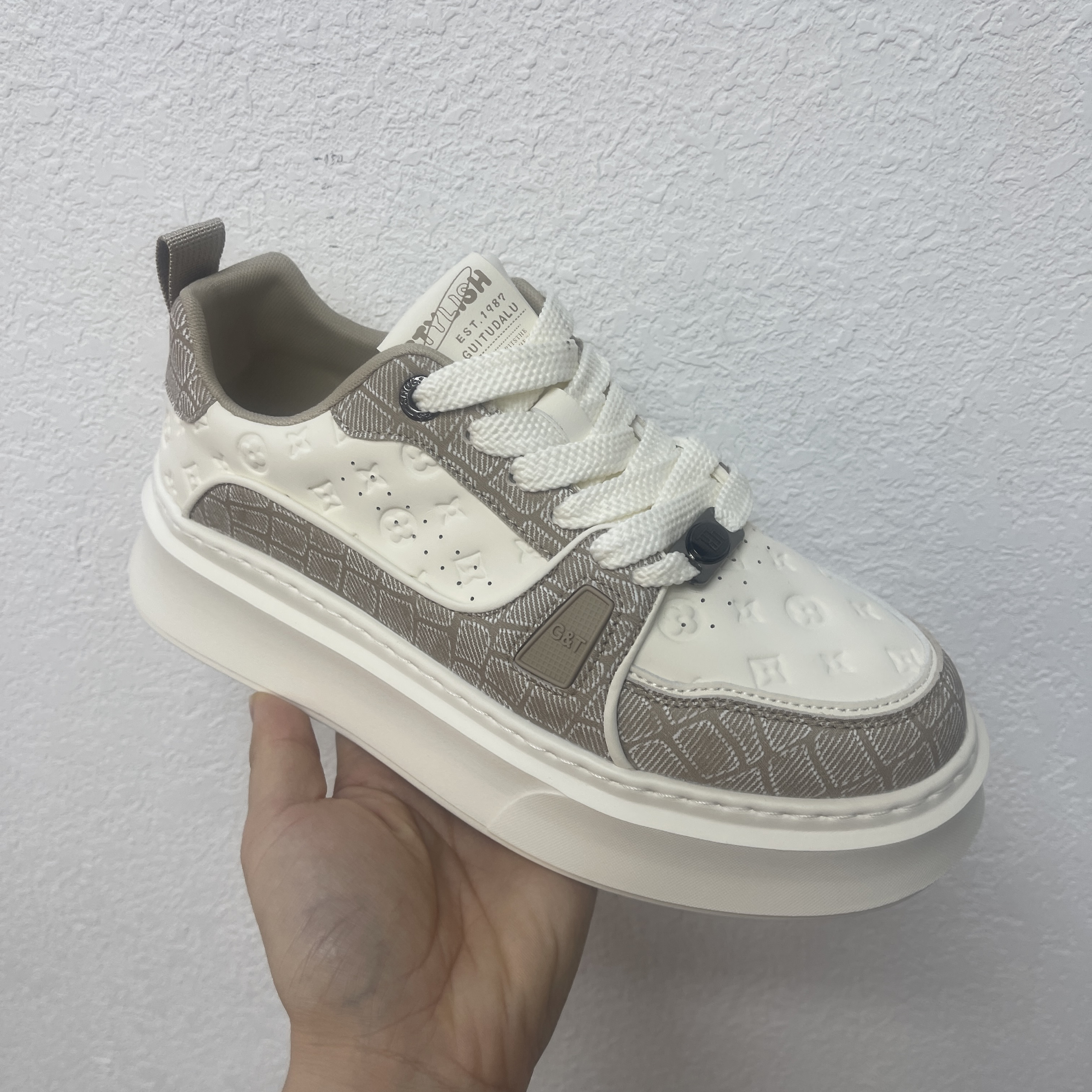 男鞋8902新款秋季潮流百搭板鞋男士轻便厚底运动休闲小白鞋男单鞋