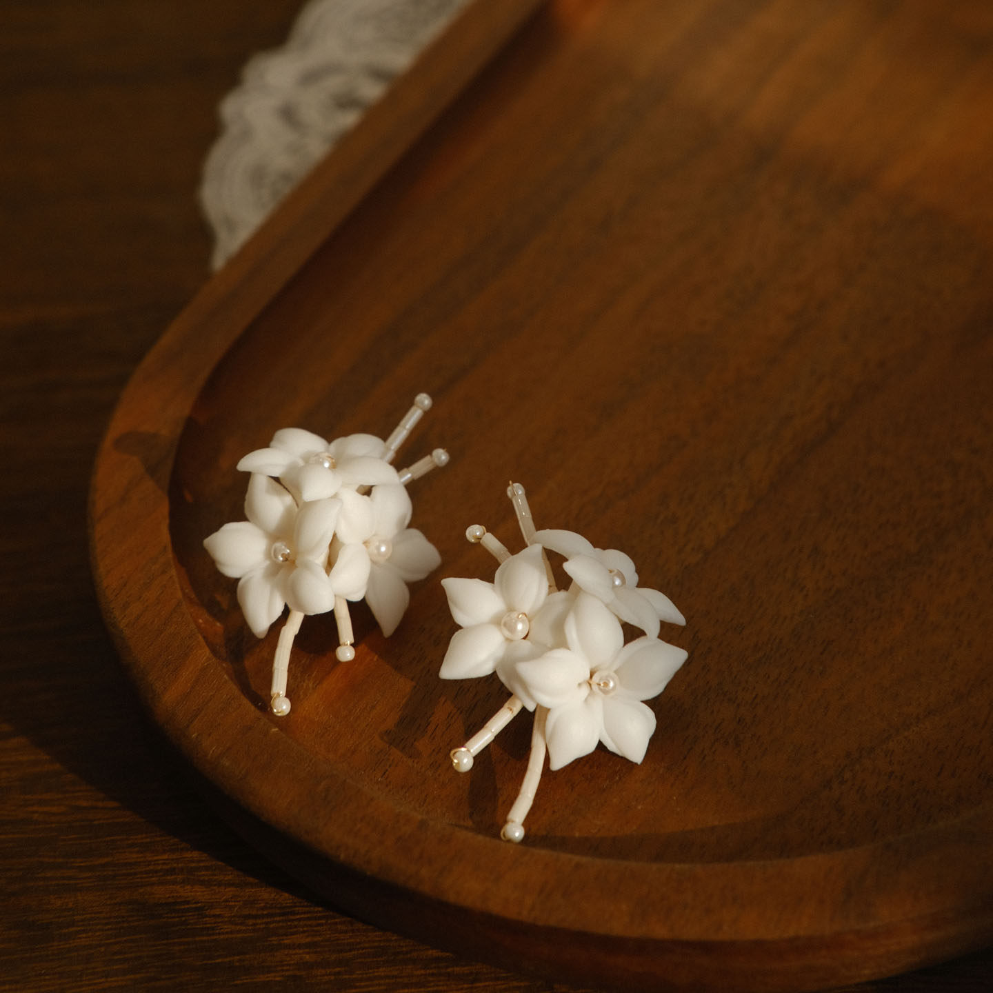 蜜纱婚品原创手工陶瓷花串珠耳环白色仙仙花朵新娘结婚婚纱耳饰