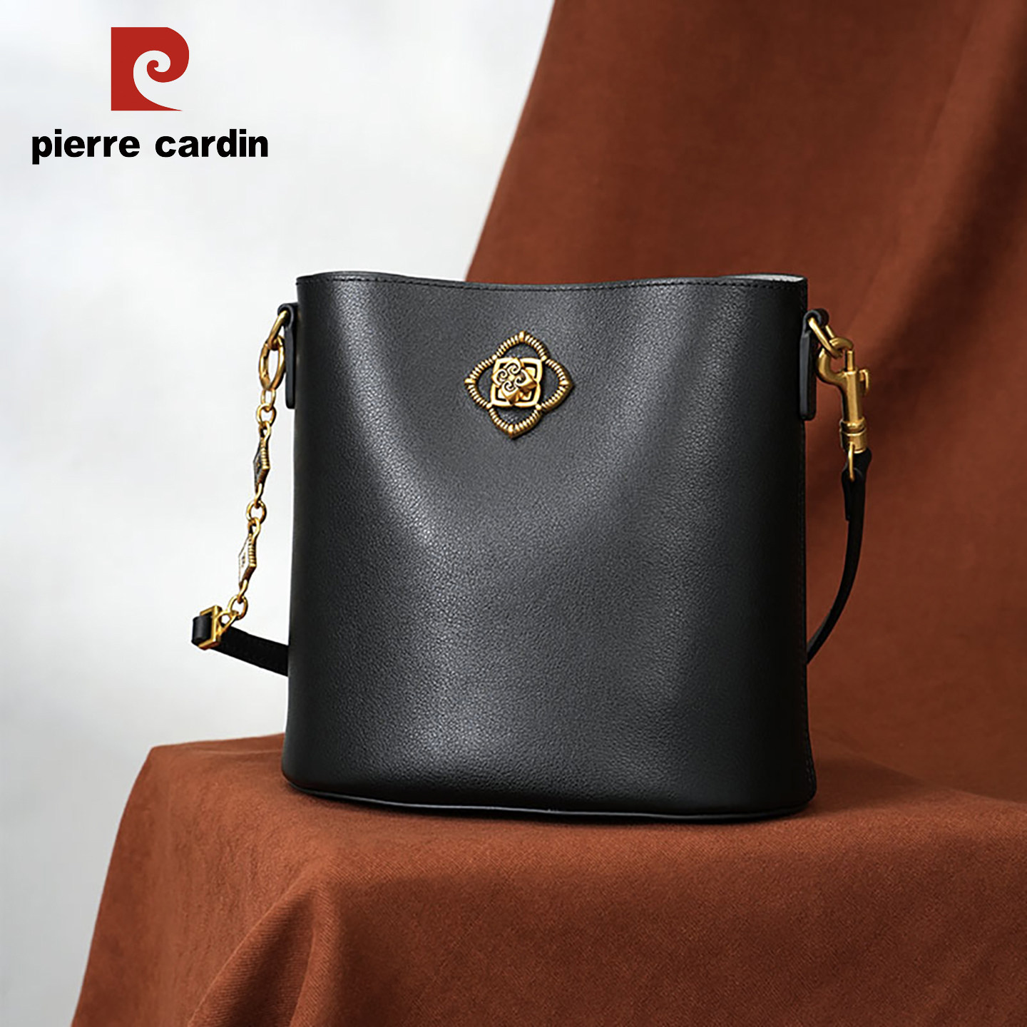 皮尔卡丹大容量时尚百搭2026新款简约通勤休闲水桶单肩包真皮女包