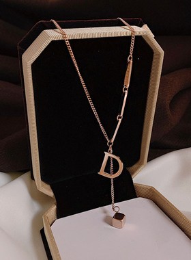 钛钢不褪色项链女小众字母吊坠