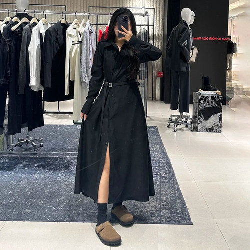 现货Moc同源衬衫连衣裙2025春新品黑色挺括骨感长款高腰附腰带
