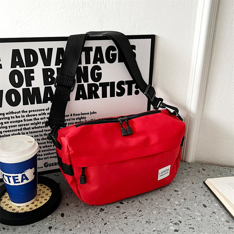 2022新款潮韩版休闲斜挎包简约文艺尼龙帆布单肩包复古情侣饺子包,箱包皮具/热销女包/男包,男士包袋,淘宝优惠券,粉丝福利购,淘宝优惠卷