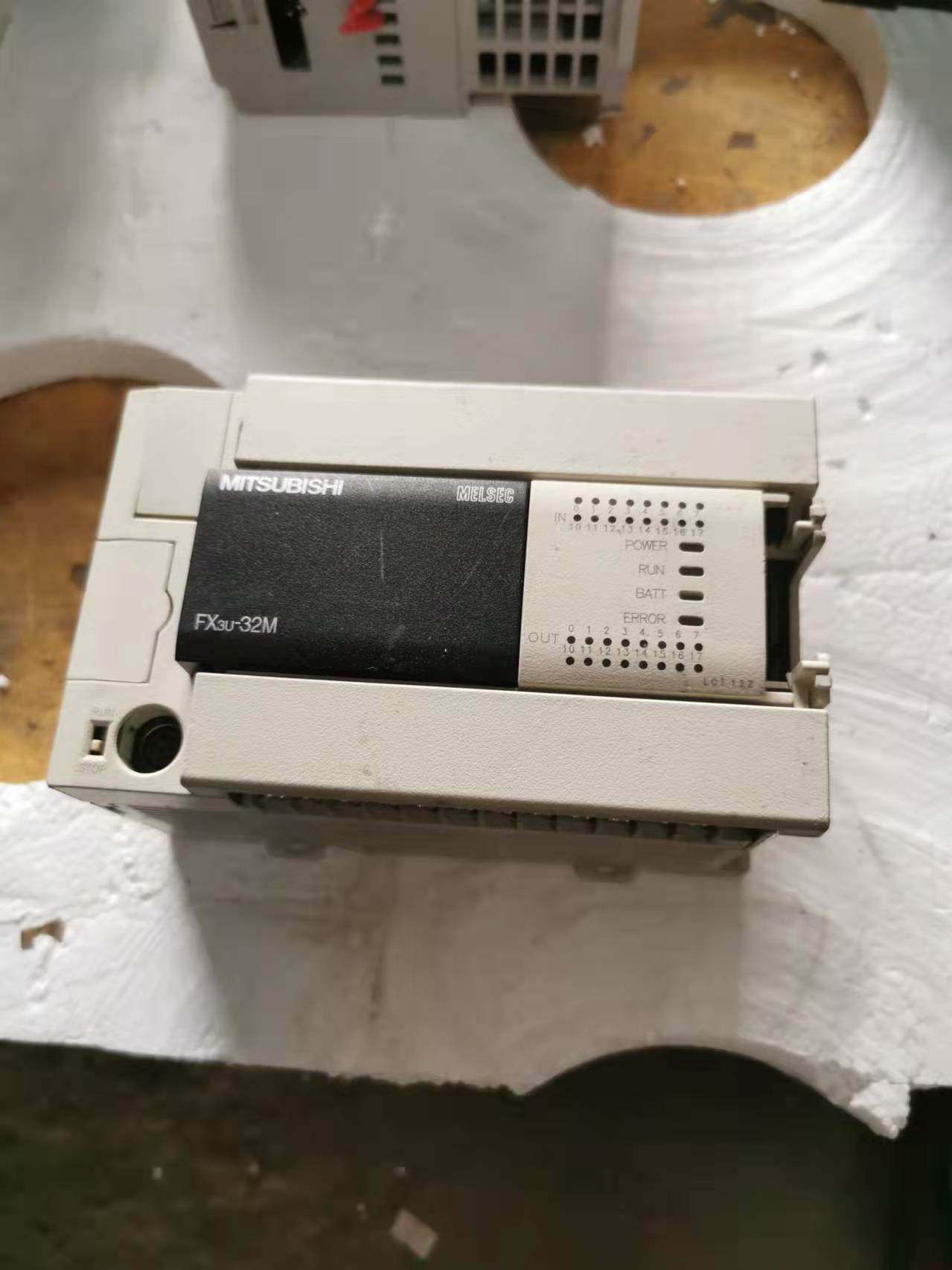 三菱plc 控制器fx3u-32mt/es-a 现货 实物图 质保