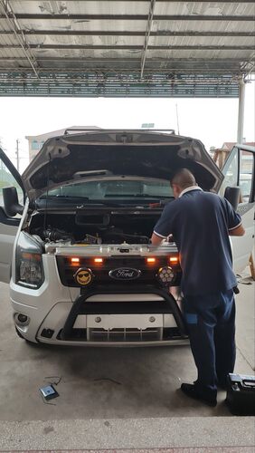 全顺新世代Pro前后护杠牛栏杠行李架防撞金属杠拖车杠脚踏板射灯