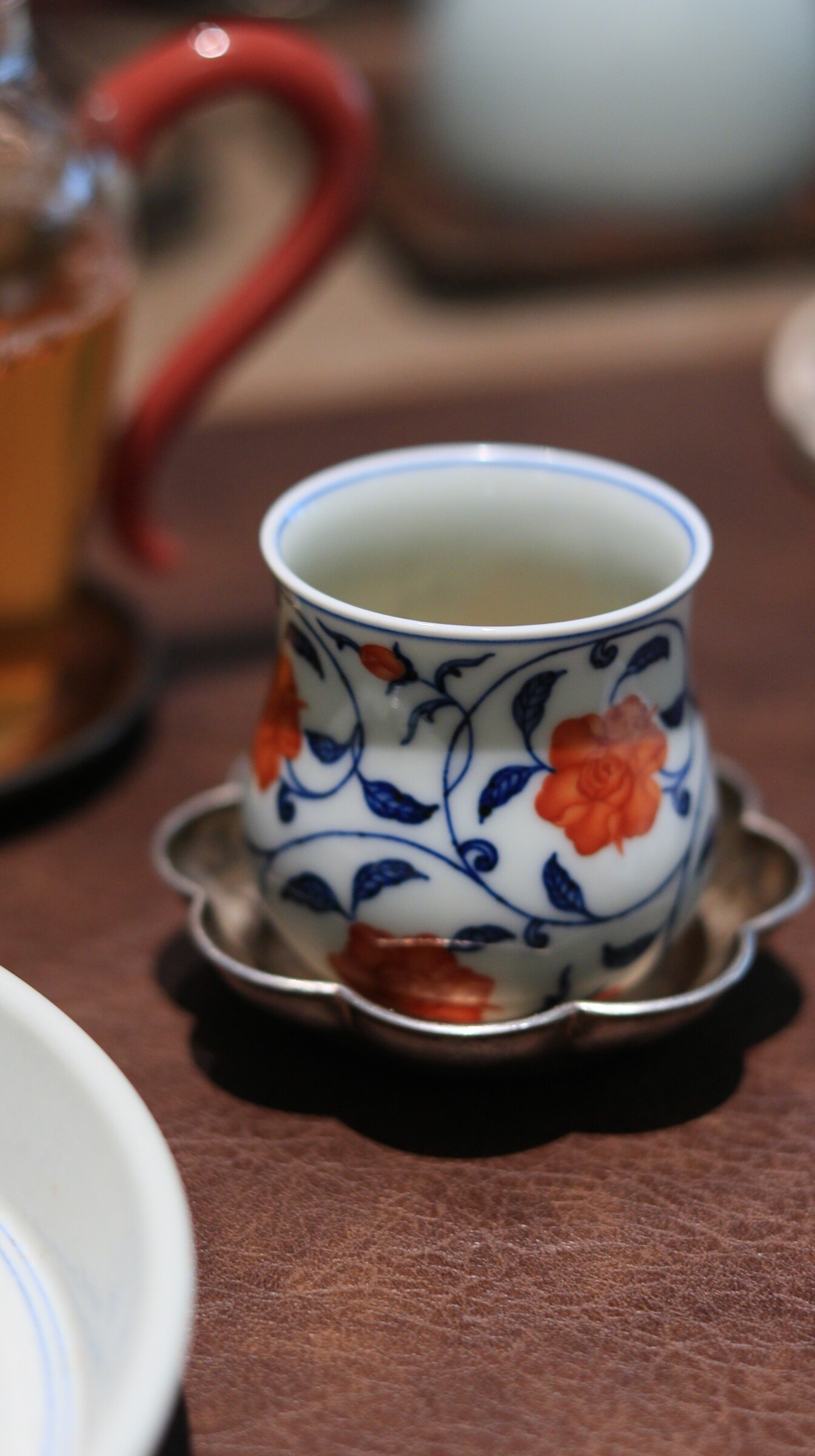 立明堂  青花加老矾红彩 缠枝月季  伴乐香杯