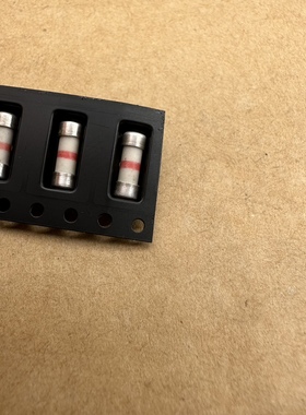 0242.050UR美国力特50mA/250V贴片陶瓷保险丝管一次性熔断红色3*8