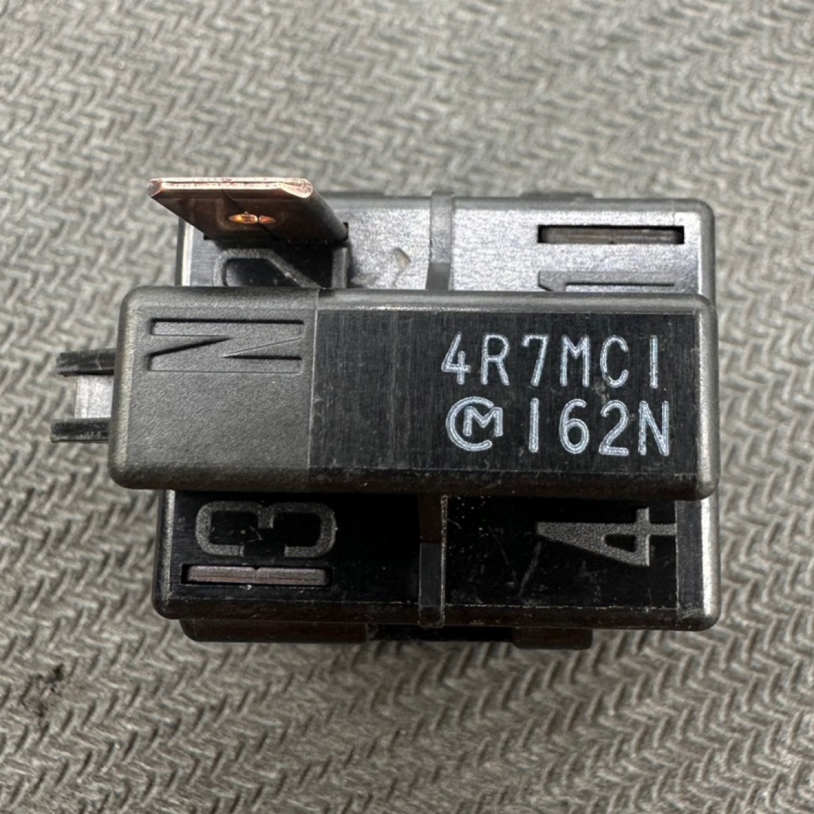 4R7MC1空调冰箱冰柜汽车异步电机启动器原装4R7MC 1进口330MD2