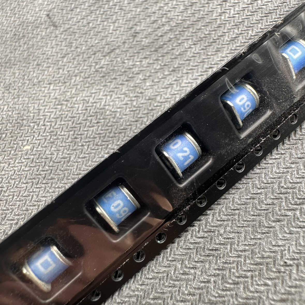 CG590MS进口LF090 20 21气体放电管力特全新原装贴片GDT 90V 5KA