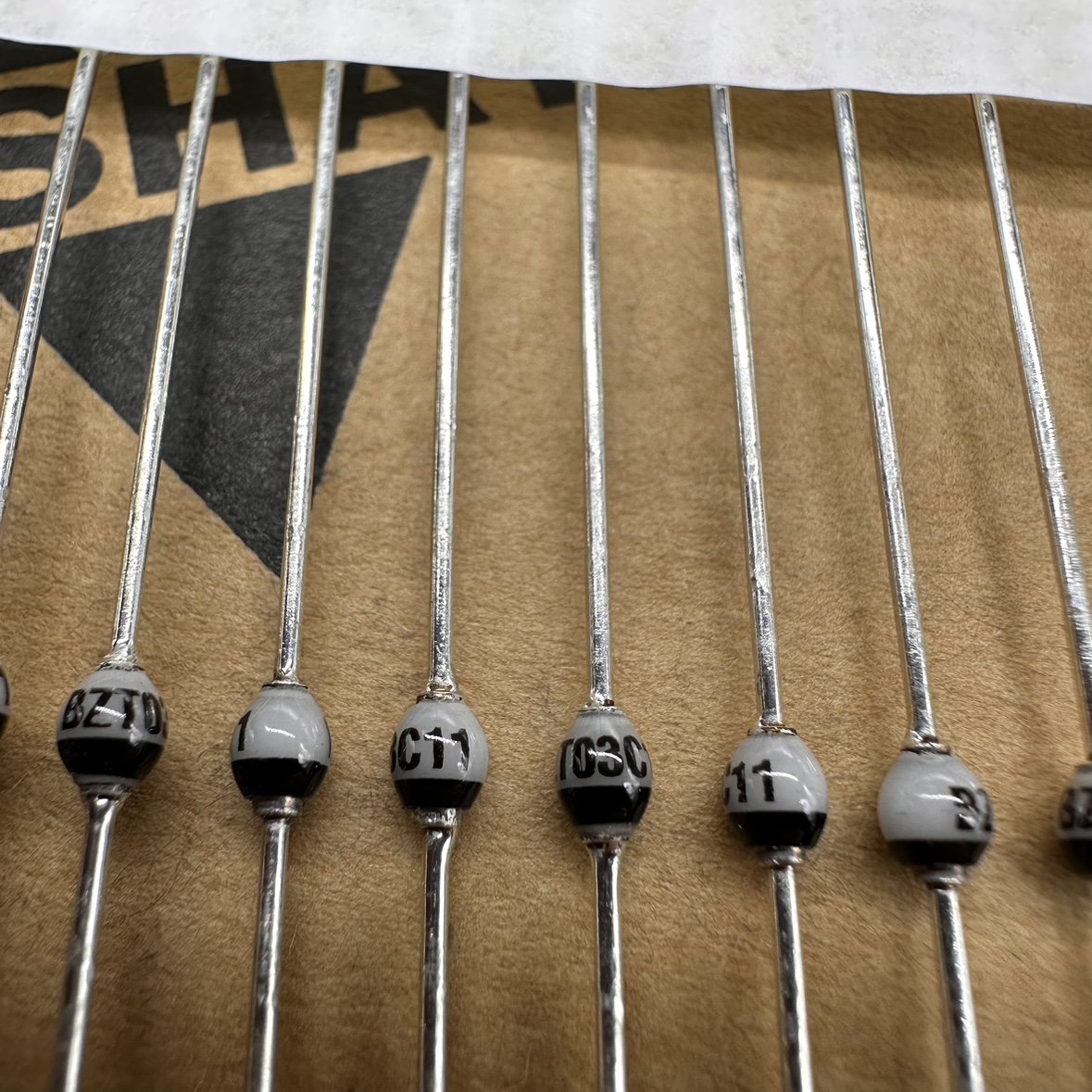 BZT03C11-TAP进口威士齐纳二极管11V稳压管3.25W 3W浪涌电流SOD57