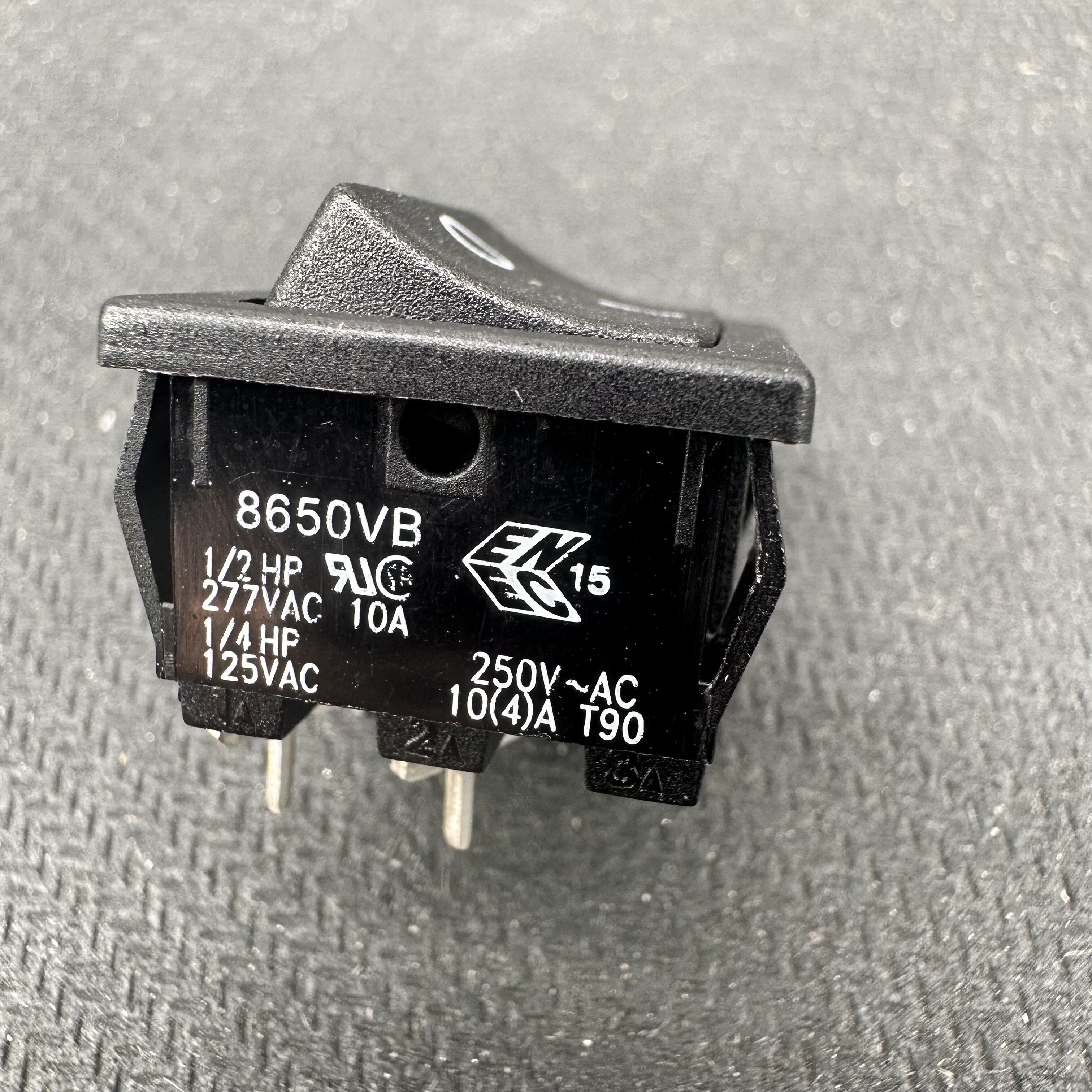 英国8650VB进口4脚2档船型开关10A277VAC X8650VBAAC开孔13*19mm