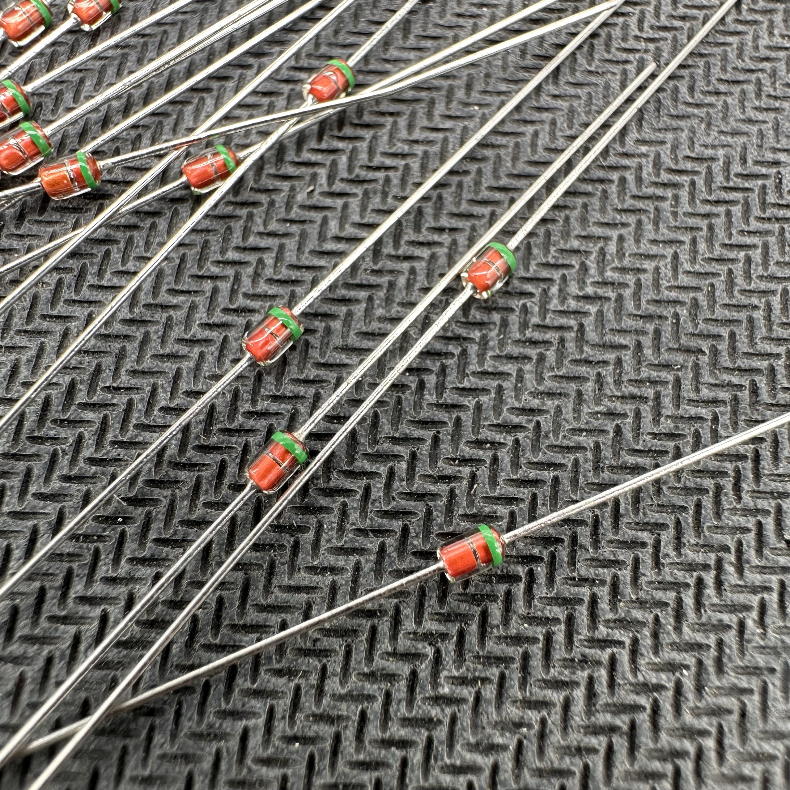 1SS176进口绿色环小体积原装DO-34开关二极管日本产东芝ISSI76