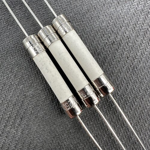 0324030.MXP 6x32MM 324快熔保险丝管250V直插LF30A/250VP陶瓷30A