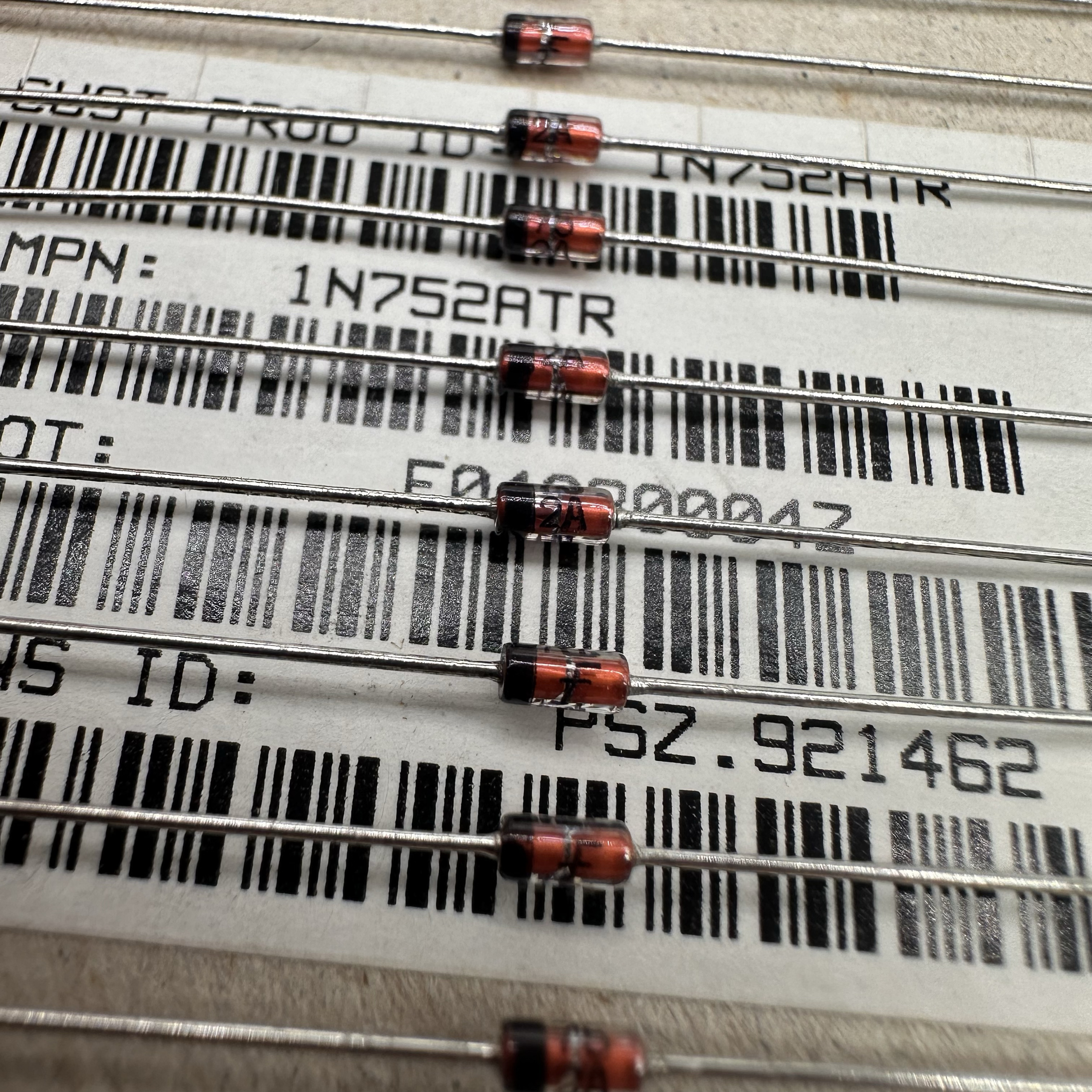 1N752A进口F仙童IN752A 1N752ATR稳压二极管5.6V 0.5W精密5V6DO35