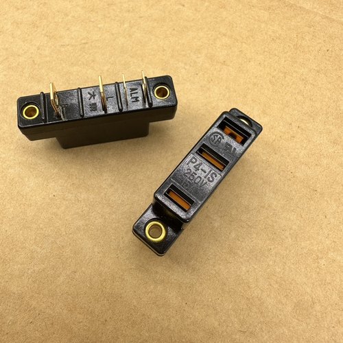 P4-1S原装P4-IS进口日本大东保险丝座DAITO熔断器底座15A250V 3A