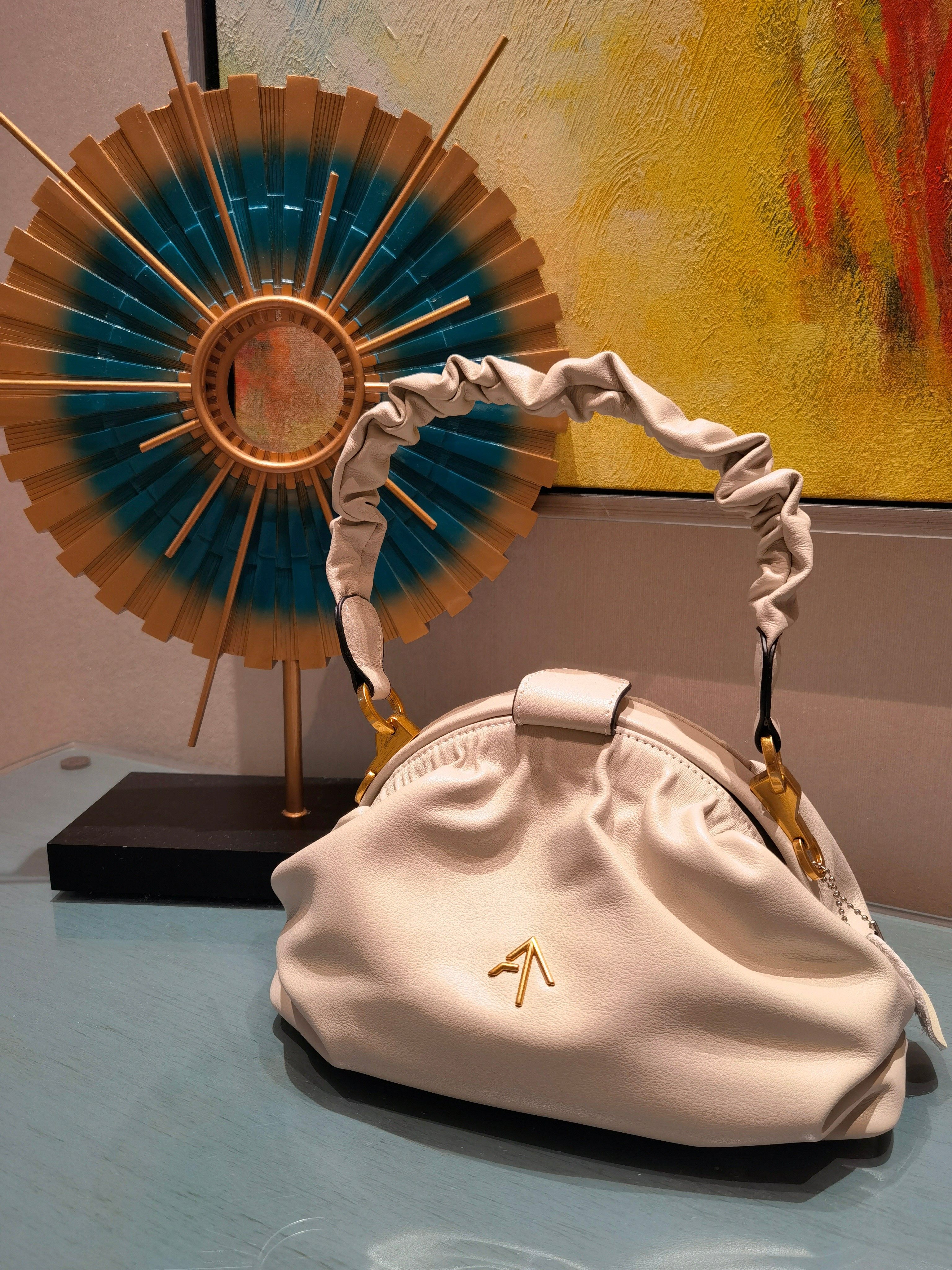 2021土耳其manu atelier女包复古箭头褶皱手提单肩斜挎云朵贝壳包