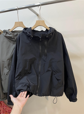 韩国黑色冲锋衣女秋季新款连帽工装棒球衫时尚小个子宽松短款外套