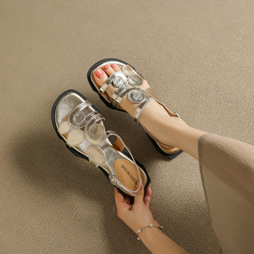 2025牛皮个性小众新款设计露趾扣带纯色时装百搭平底凉鞋女