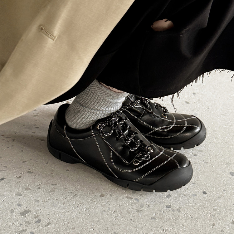 圆头松糕底橡胶胶粘工艺头层猪皮德训鞋