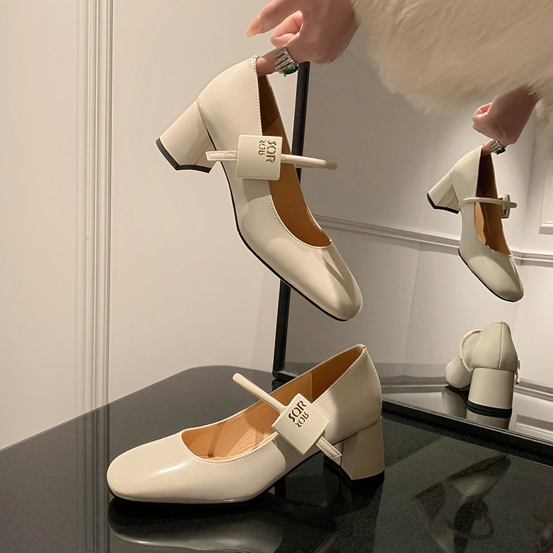 白色玛丽珍鞋2024年方头一字扣带金属扣真皮法式浅口粗高跟单鞋女,户外/登山/野营/旅行用品,登山鞋/徒步鞋,淘宝优惠券,粉丝福利购,淘宝优惠卷