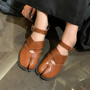 异形鞋 头低跟猪蹄凉鞋 女鞋 分趾中空平底小皮鞋 新款 韩版 夏季 女凉鞋