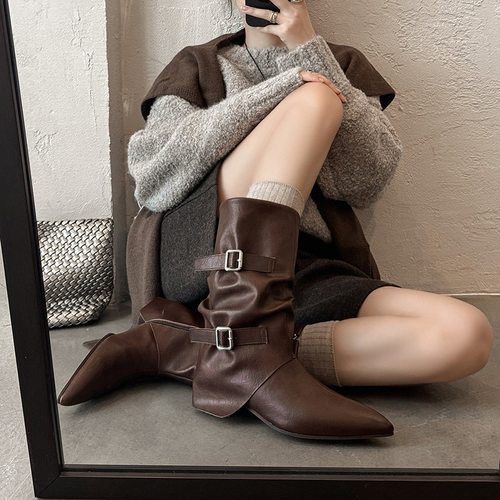 复古棕色尖头皮带扣堆堆靴女2025冬季新款真皮低跟时装短筒靴