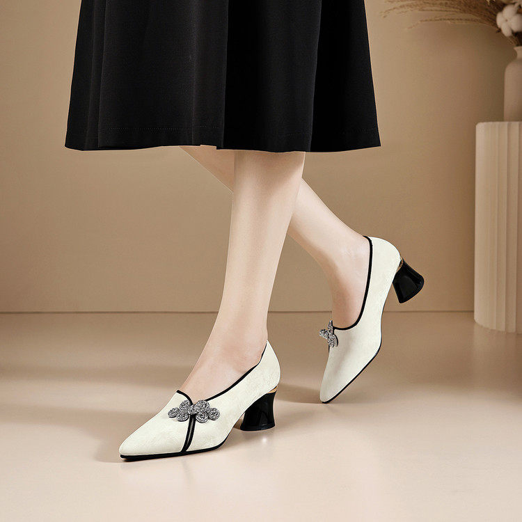 国风真皮粗跟小皮鞋春秋女鞋2026新款水钻盘扣配旗袍舒适中跟女鞋,流行男鞋,马丁靴,淘宝优惠券,粉丝福利购,淘宝优惠卷